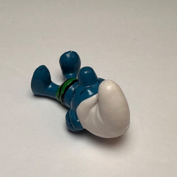 Vintage Sunbathing Smurf Figurine – Schleich / Bully – Peyo – Made in Germany - Picture 2 of 6